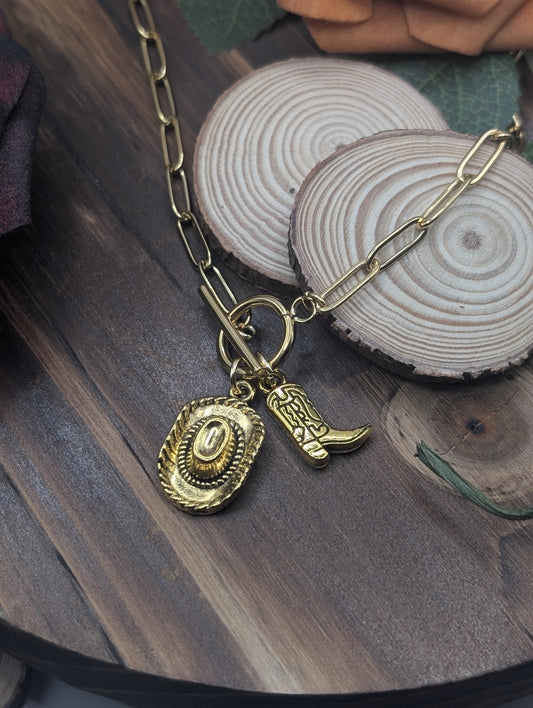 Corral charm necklace gold